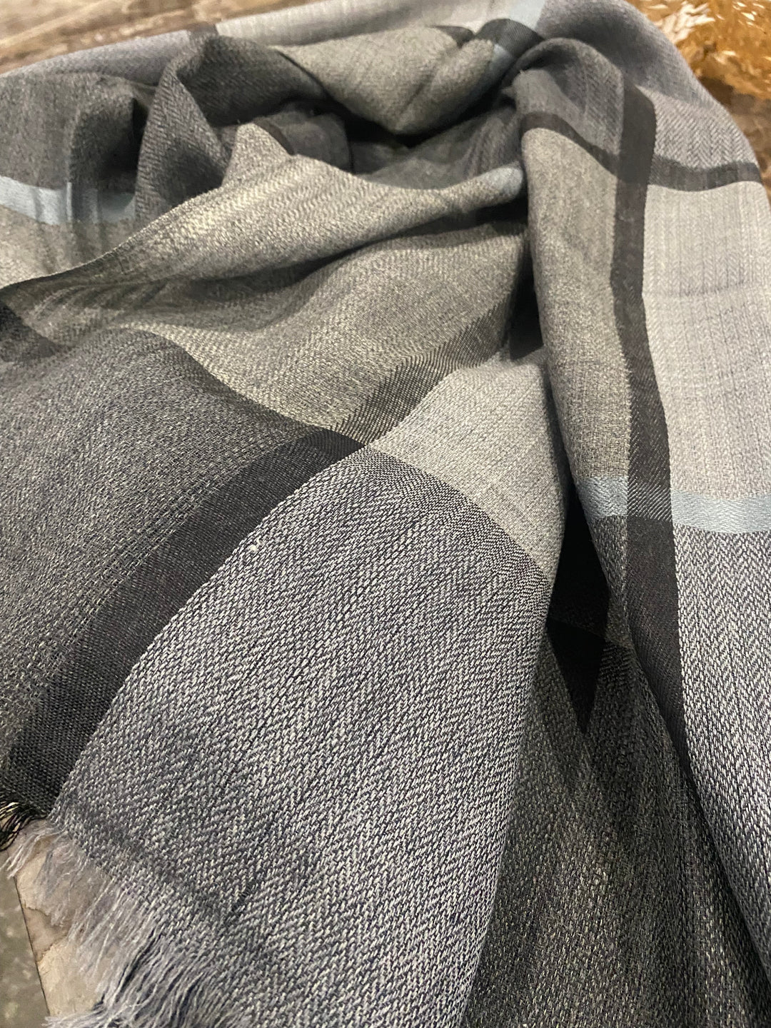 Grapite Unisex Cashmere Julian Scarf- Grey Black