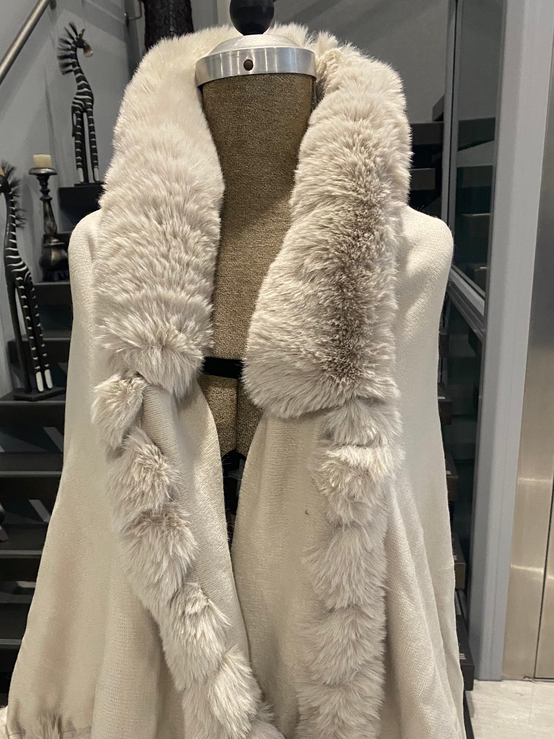 Maya Luxurious Cape Faux Fur One Size
